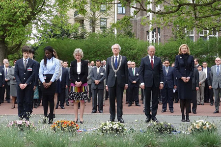 Phút tưởng nhớ các nạn nhân của chiến tranh hóa học tại trụ sở OPCW ở The Hague năm 2015.